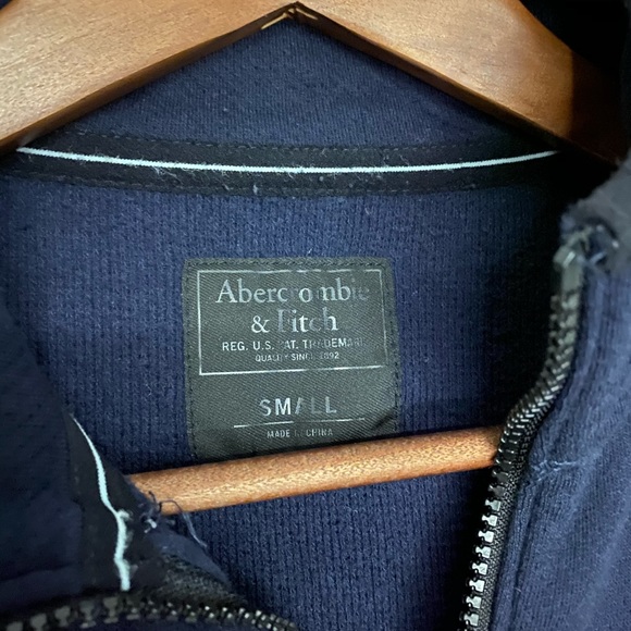 Abercrombie & Fitch 1/4 Zip Sweater, Navy, Small - Picture 7 of 7